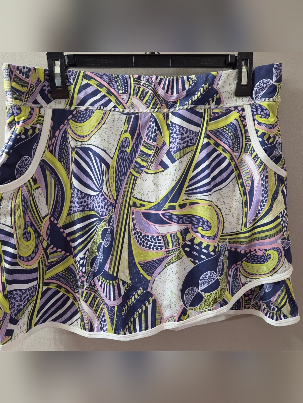 Sofibella Women’s Printed A-Line Skort in Navy, Yellow & Pink. Sz L